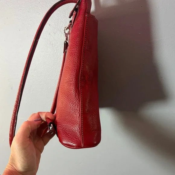 Clarks Red Leather Convertible Backpack Purse Shoulder Bag - Picture 4 of 12